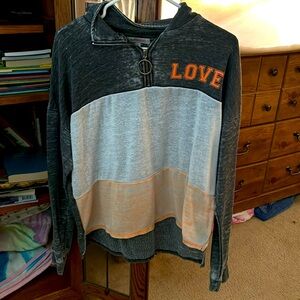 It is a XL and it is grey orange and white.